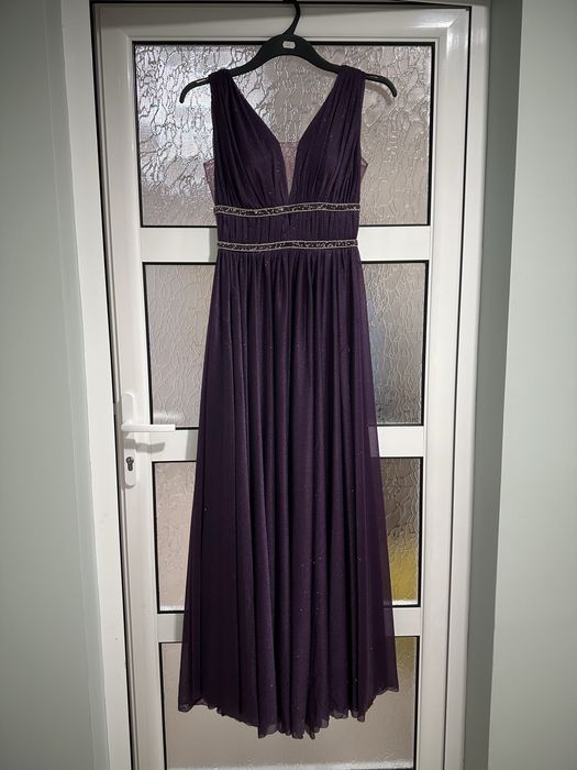 Официална рокля.