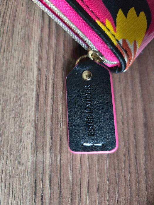 Ново Estee Lauder портмоне