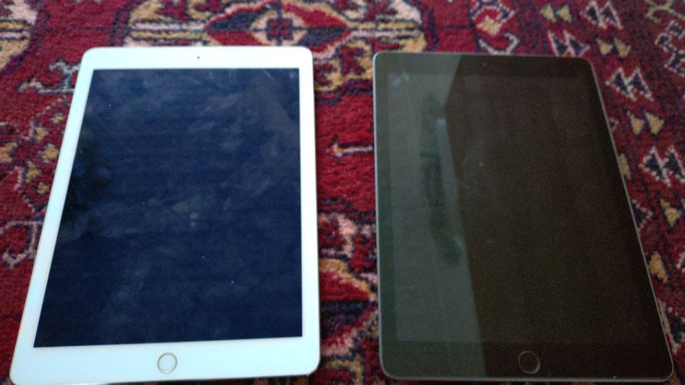 Продам 2 Айпада. Заблокированы оба. Пароль не помню.