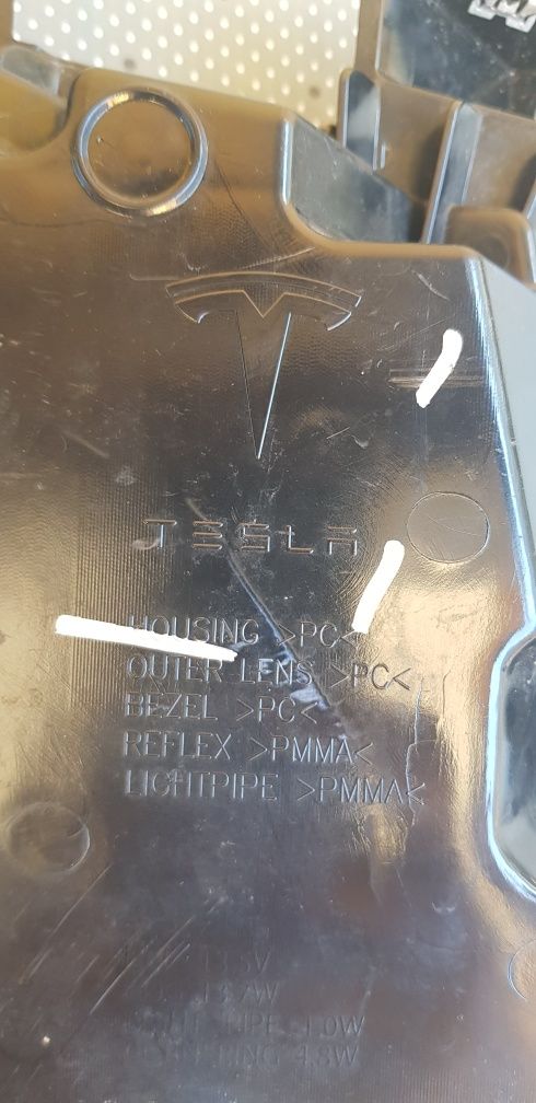Boxa pentru bass ,proiector si oglinda Tesla