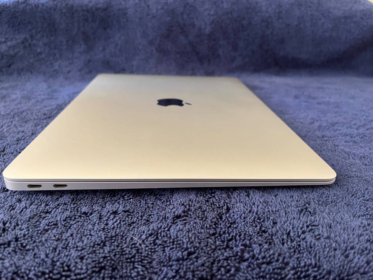 MacBook Air M1, 8GB RAM, 256 GB + Чанта за модела