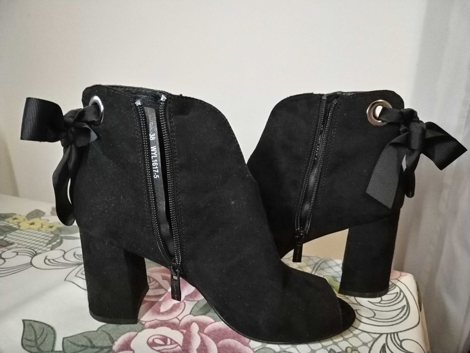 Pantofi/Sandale cu varf deschis, mar. 38, ca noi.