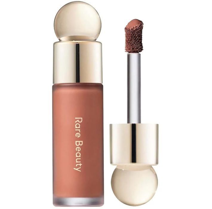 Rare beauty течен руж - цвят virtue