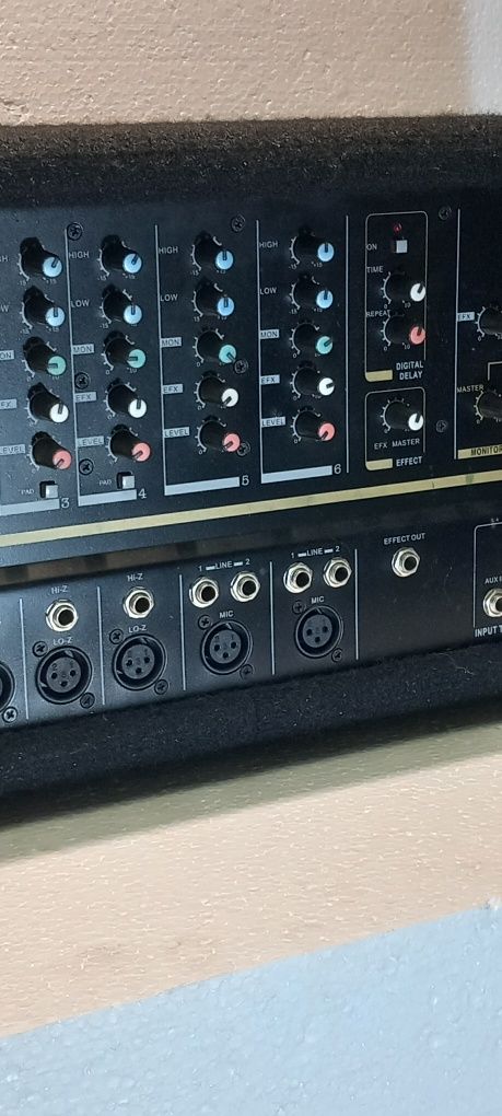 Mixer amplificat Phonic 2x150w