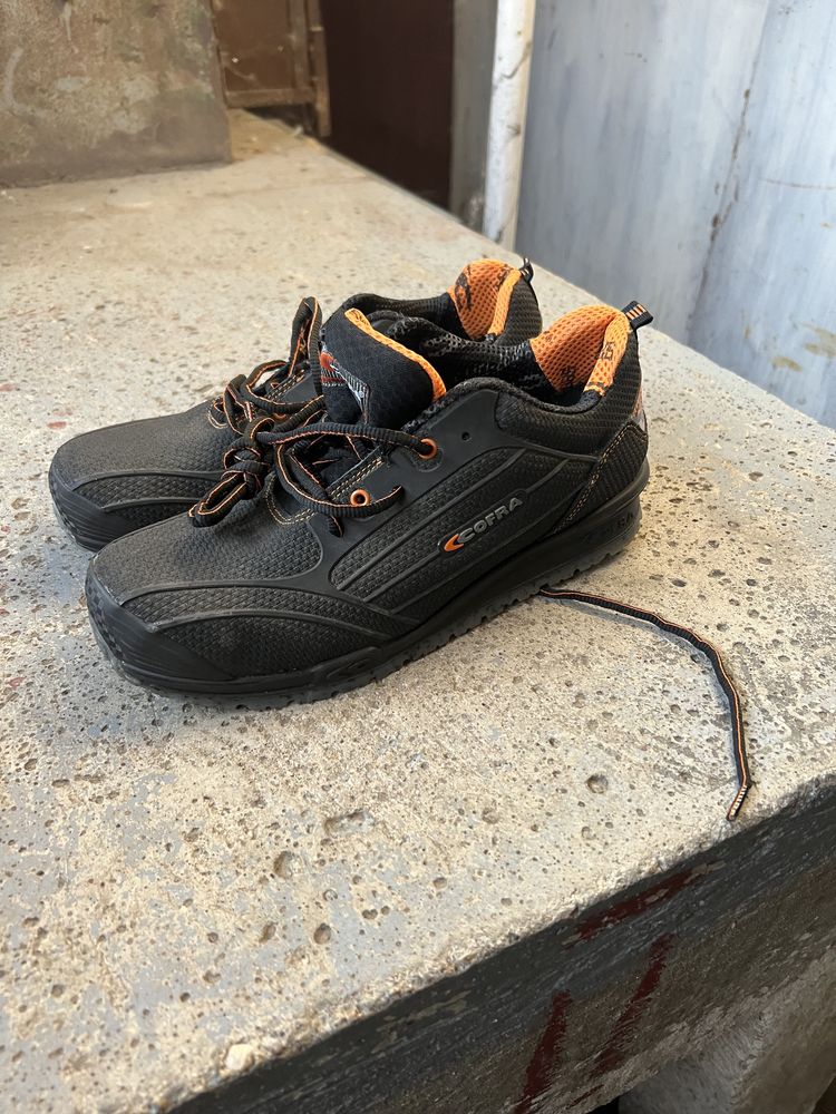 Vând pantofi protecție COFRA Marimea 44