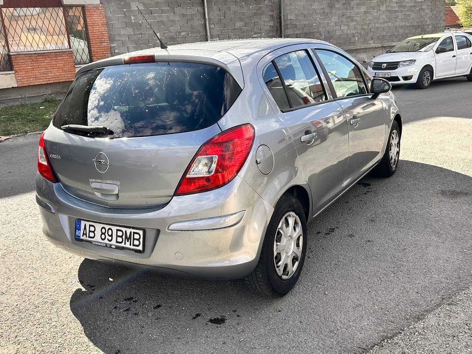 Opel Corsa 2010  .