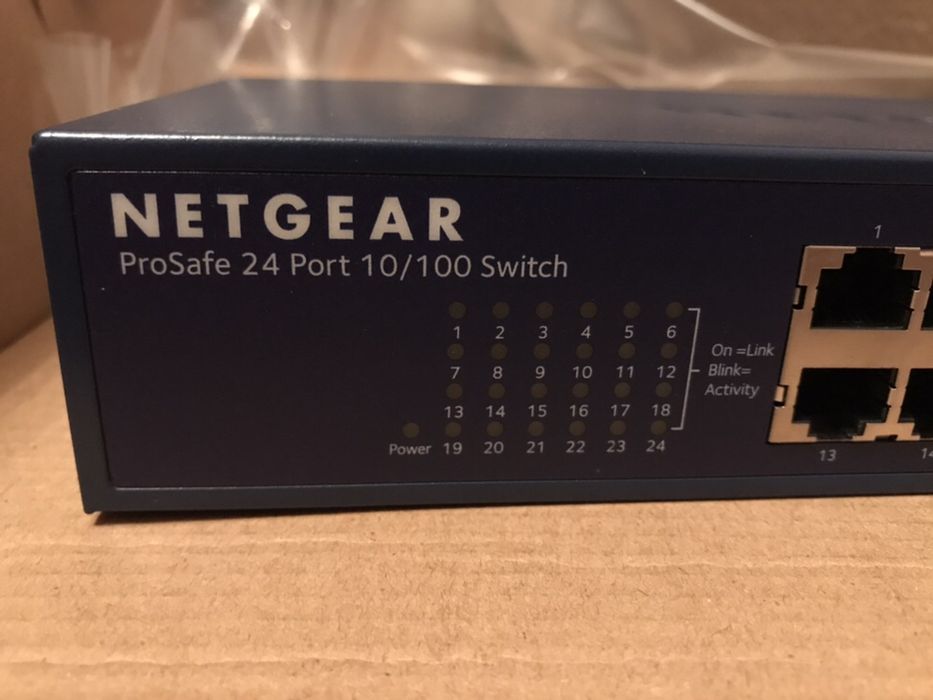 24 Портов Switch Netgear JFS524v2