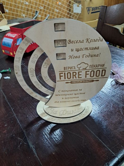 Вечни календари от дърво