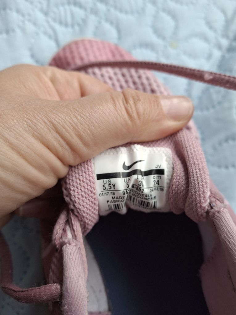 Дамски маратонки Nike