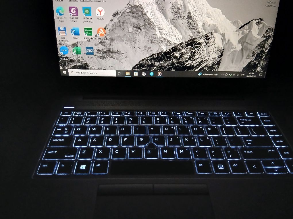 HP Elitebook 16/256 ssd Ryzen 7 pro 3700U