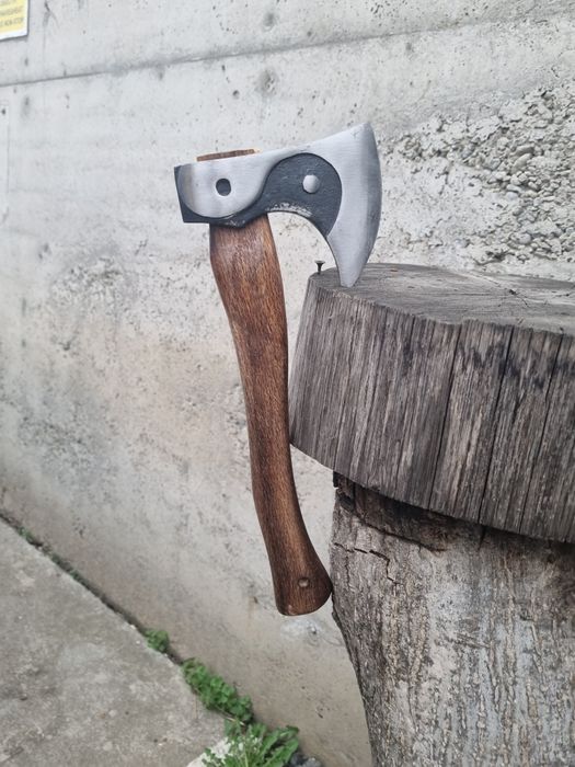 Vand Topoare pentru gratar sau cadou