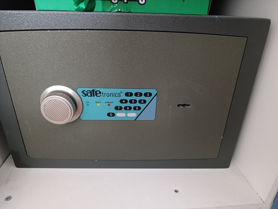 Продаю.      Сейф