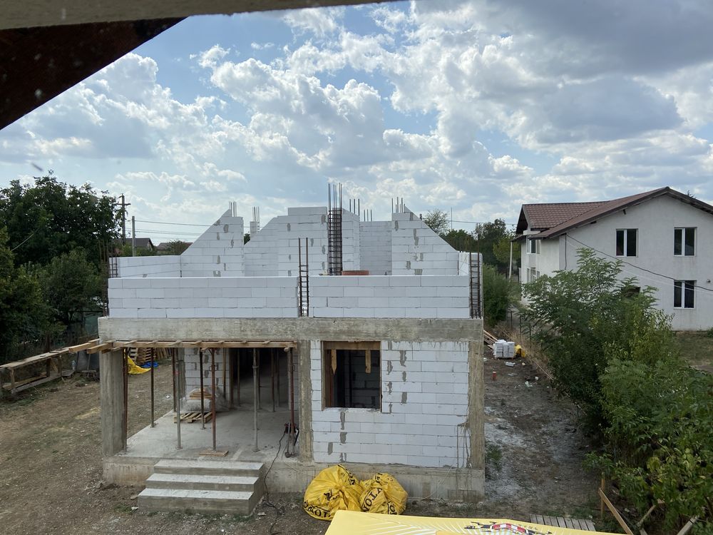 Construim case la rosu cat si la cheie