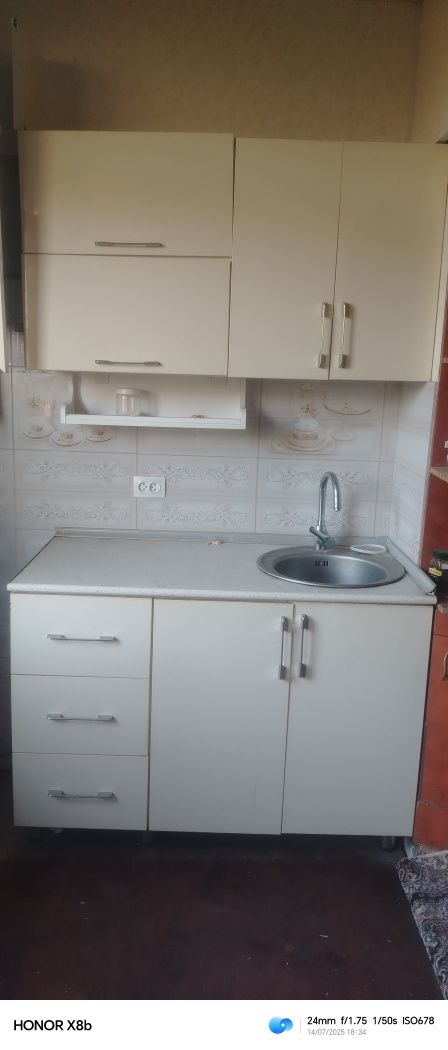 Kuxinni mebel sotiladi