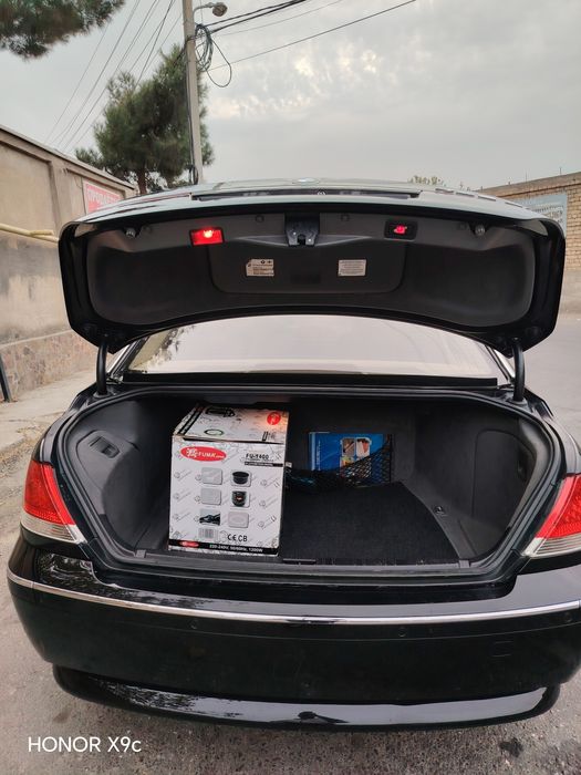 Bir qol moshina 8 slinder eshiklari davochik xaladini luk xammasi bor.