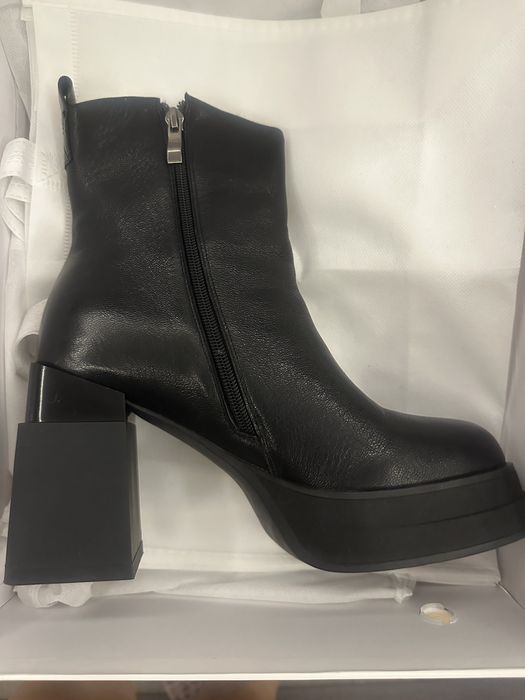 Чисто нови Дамски боти