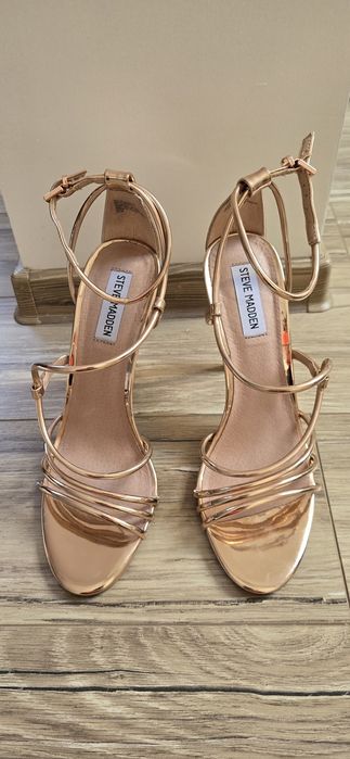 Sandale Steve Madden aurii