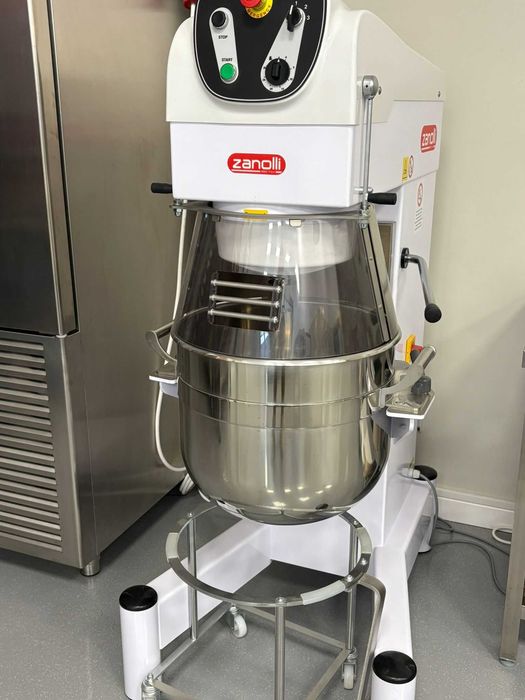 Vand 2 Mixere planetare 60 litri NOI Nefolosite cu toate accesoriile
