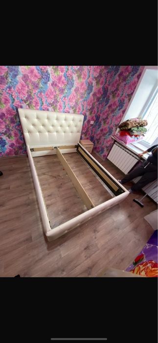 Продам кровать с матрасом 140 на 200