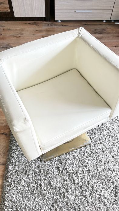 Scaun coafor cu pedala de picior