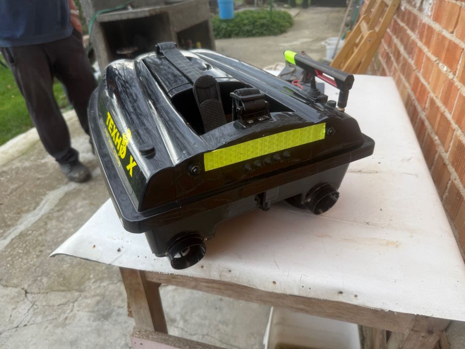 Лодка за захранка TEXNO X