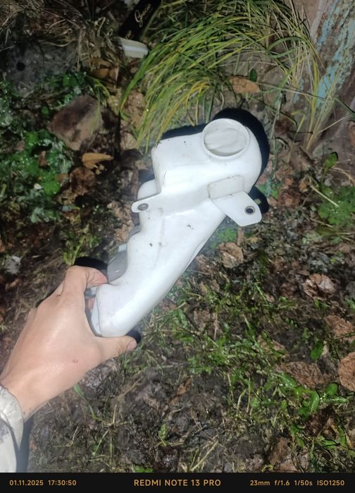 Бочок антифриза и омывашка ауди