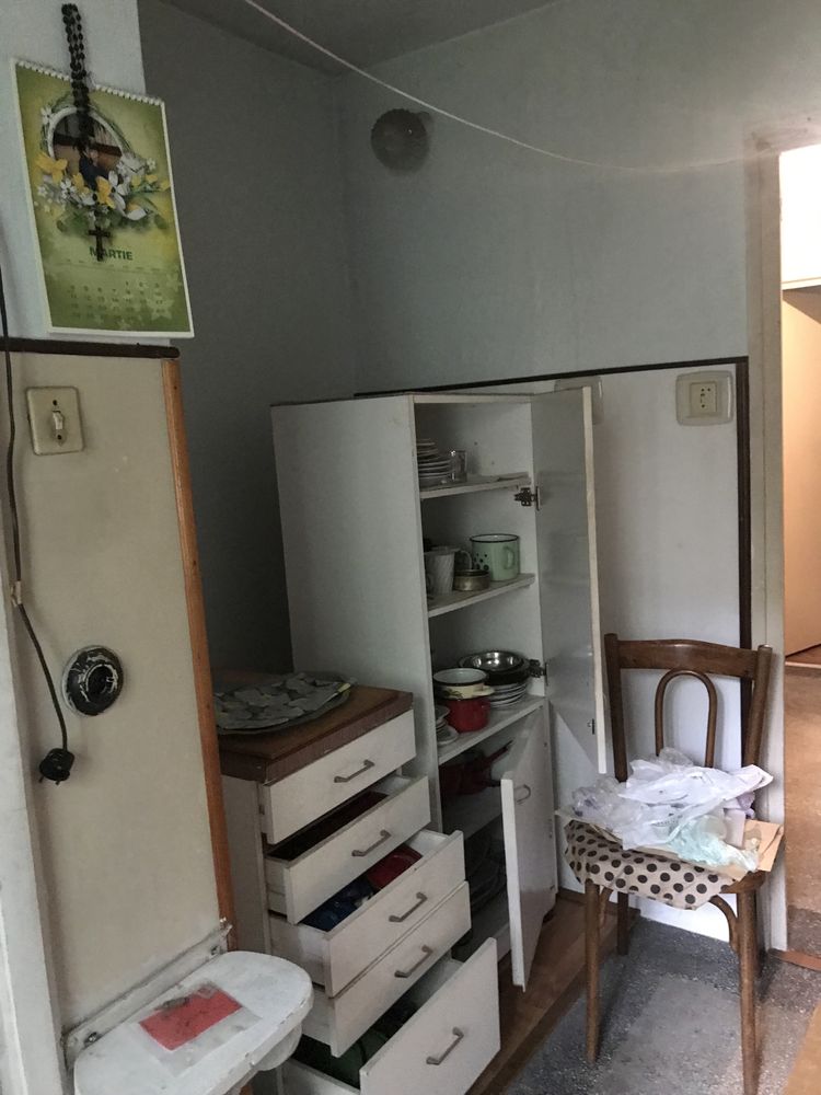 Donez Toata mobila  veche. Pentru apartament cu 3camere