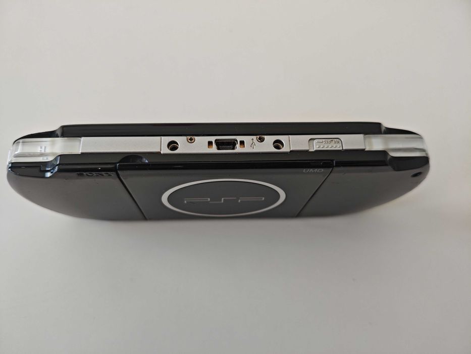 Sony PSP 3000 Playstation Portable - качени много игри