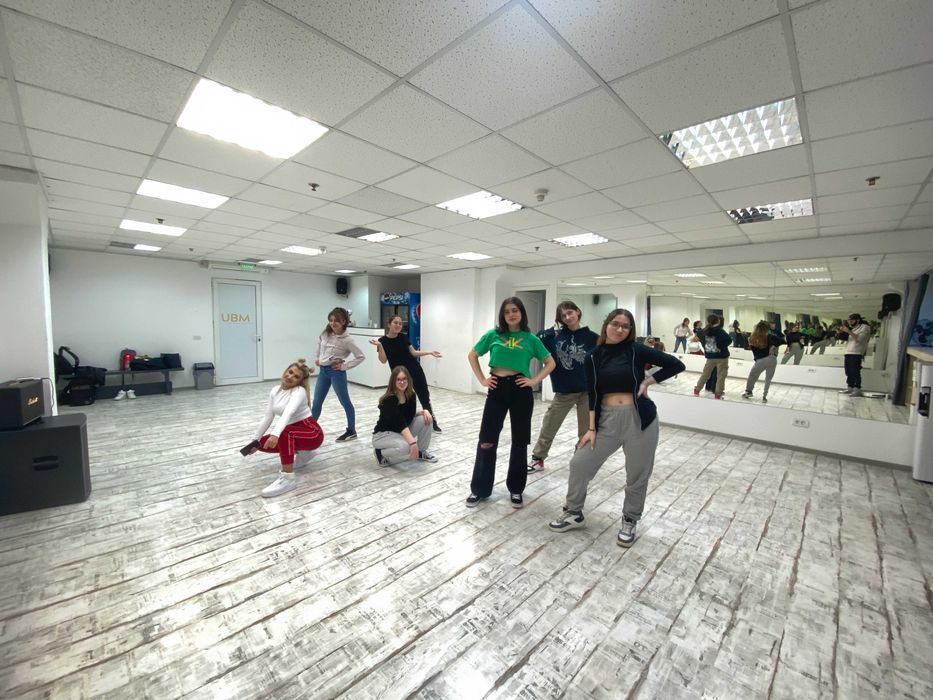 Dance classes for all ages. Cursuri de dans pentru toate varstele!