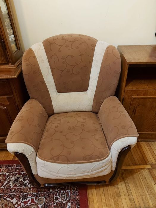 Vând mobilă + colțar  Prețuri negociabile