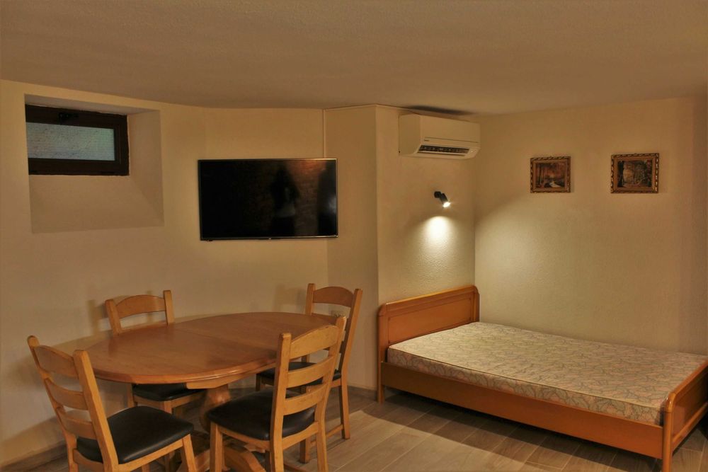 Дава се под наем Едностаен апартамент в София, Център - 27 кв.м за 382.5 € - Снимка #3