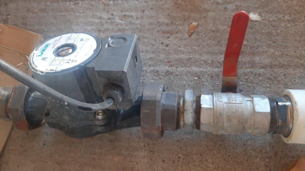 Vand centrala pe gaz (60kw)cu boiler 200l  pompe. Vana amestec, vas