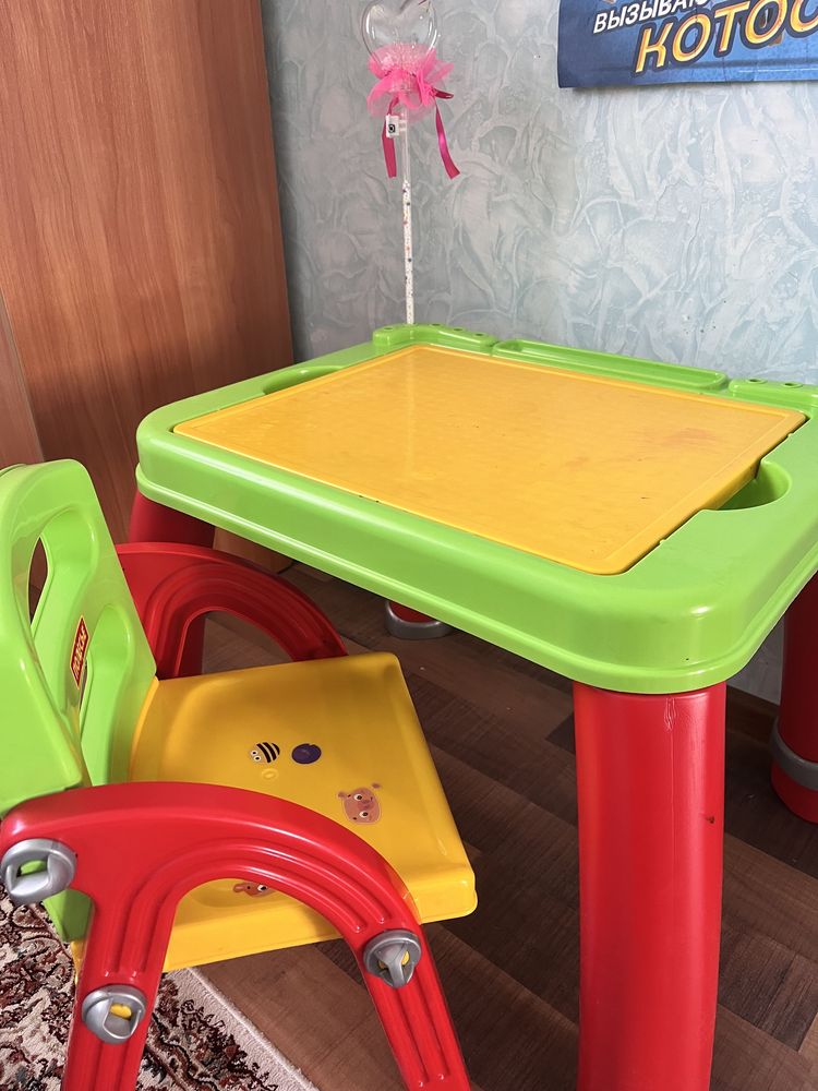Продам детский стол
