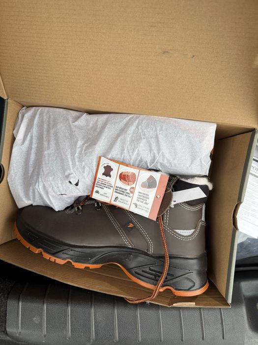 Спец обувь талан размер 41 и 42 бар; зимний комбез и куртка бар боркит