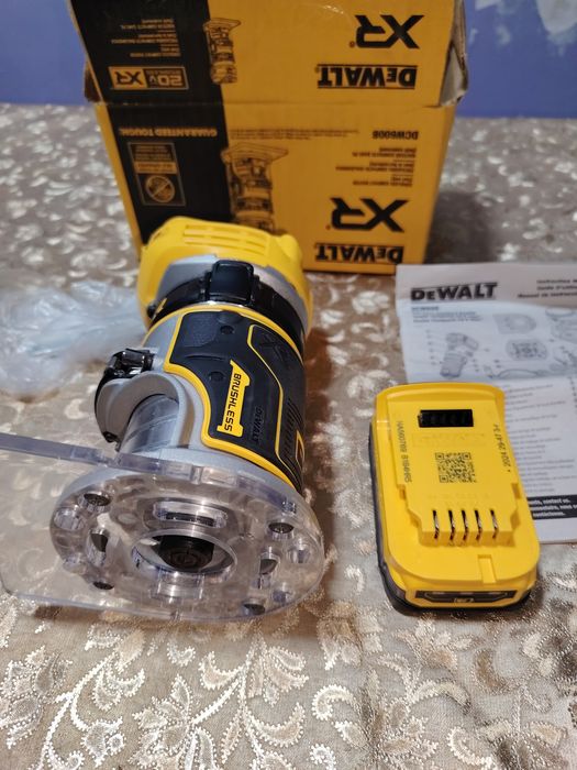 Девалт фреза DCW600B
