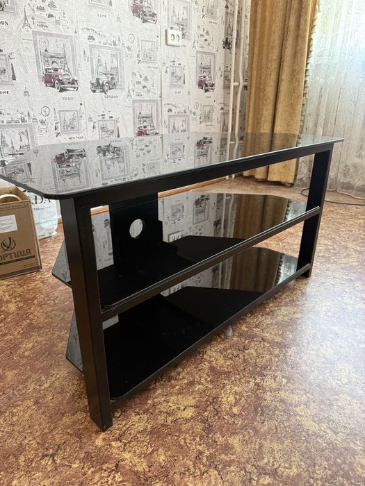 Продам тумбу под телевизор