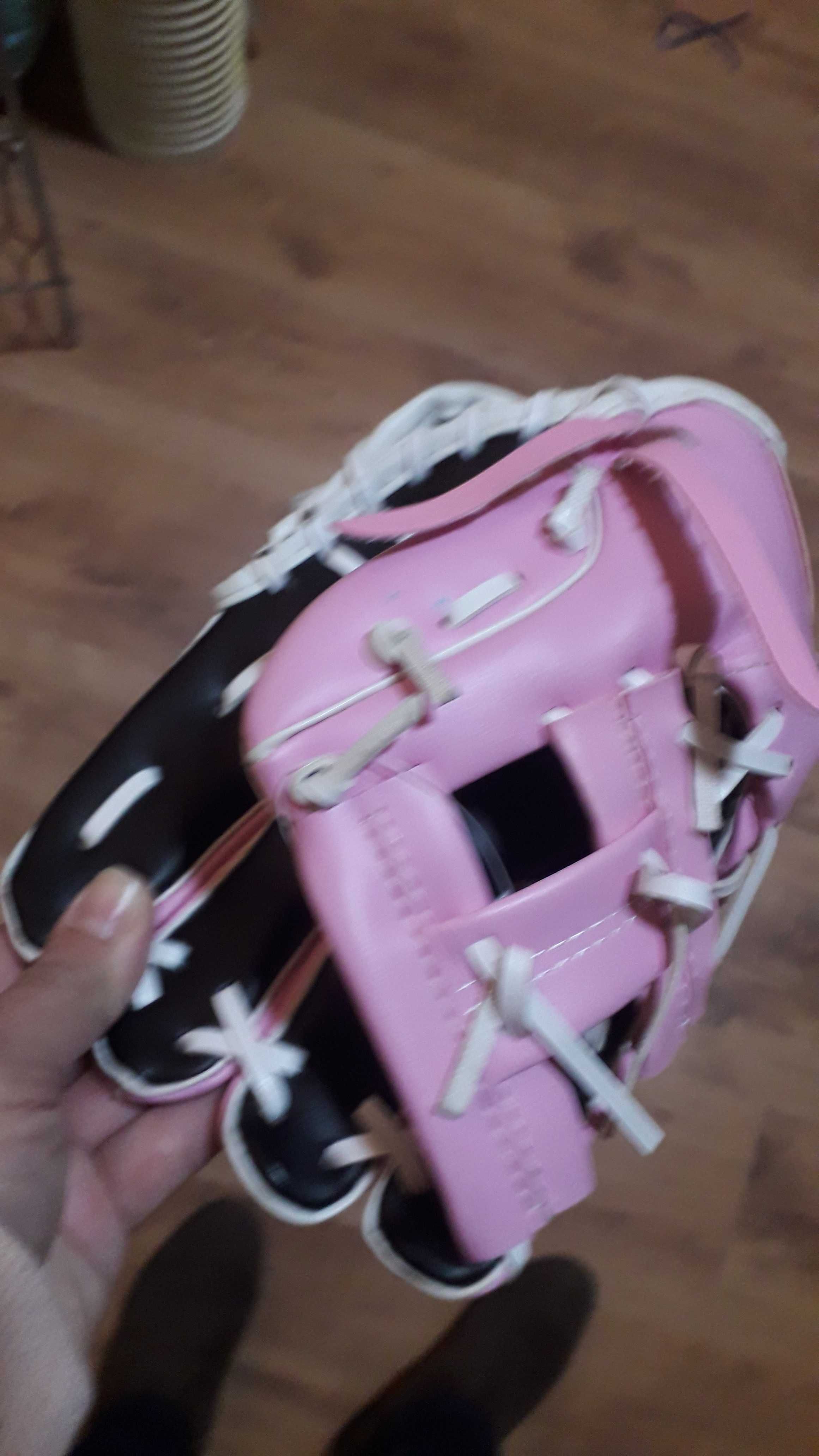 Manusa baseball, roz cu negru