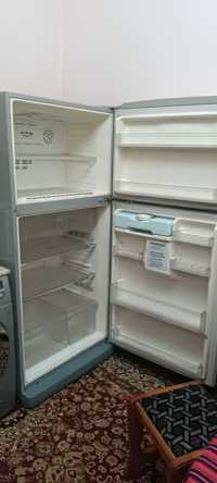 Продается двух камерный холодильник Daewoo