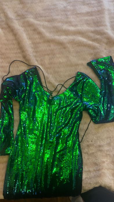 Рокля с пайети зелена