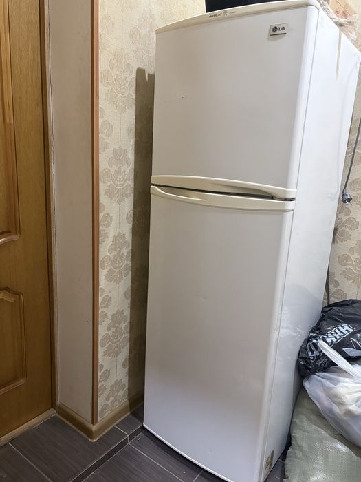 Большой холодильник LG