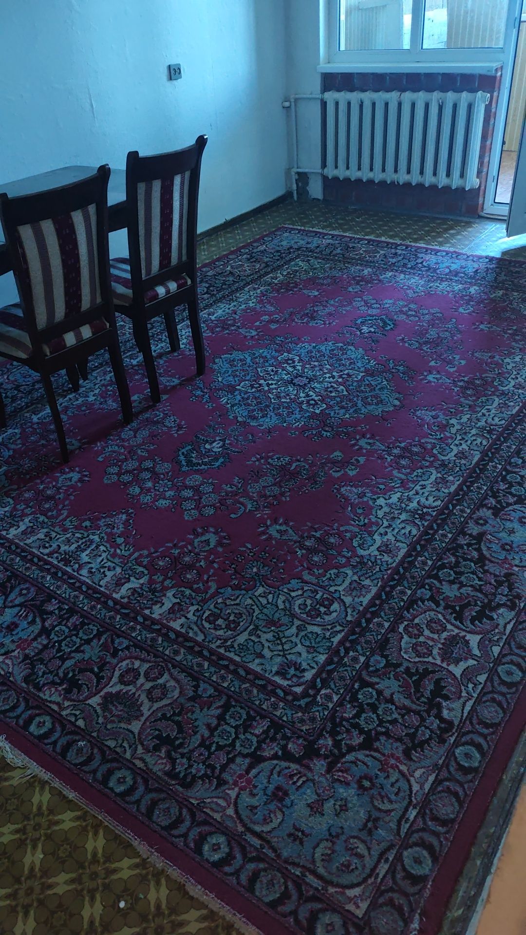 Гилам ,полослар,кроват