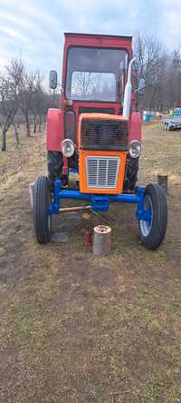 Vând tractor fiat 550