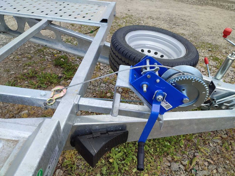 Platforma - Trailer 4,5 sau 5 m 2000-2700Kg  aplecată spate