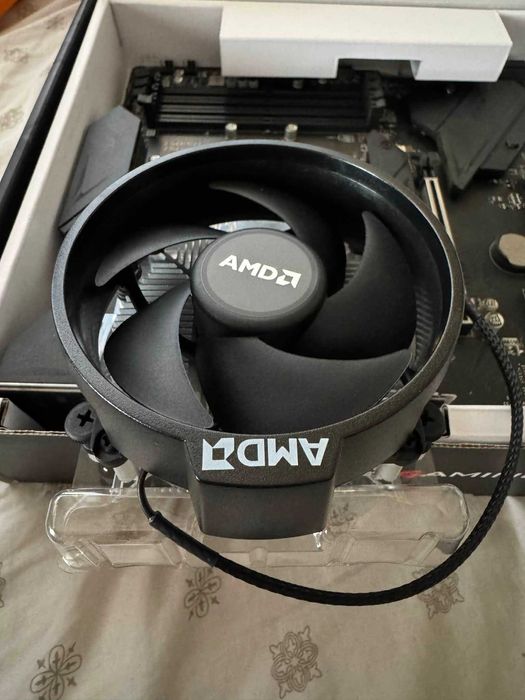 Дъно + рам + процесор (MSI B550 + R5 5600 + 32GB DDR4 3600MHZ)