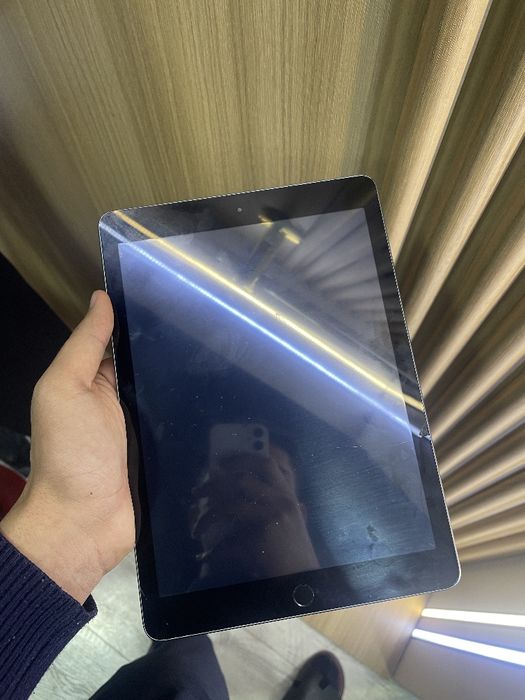 Ipad 6 pokoleniya + Smart Watch podarok