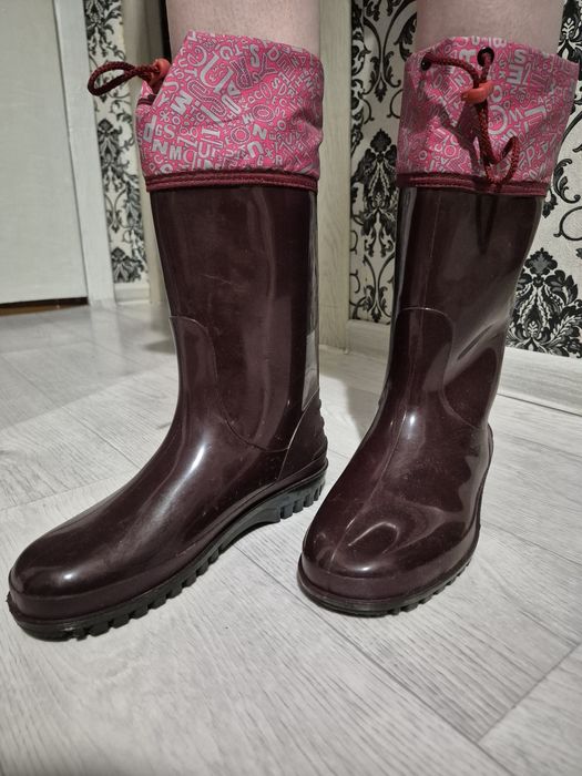Продам резиновые женские сапоги