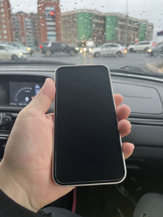 Iphone 13 почти новый