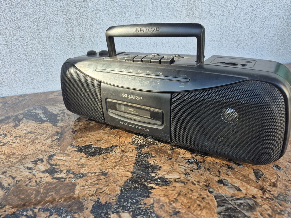 Radio casetofon marca Sharp model QT-270H(BK) functional