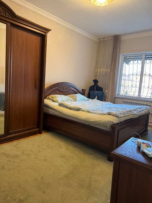 Госпитальный рынок 4 х комнатная 1000