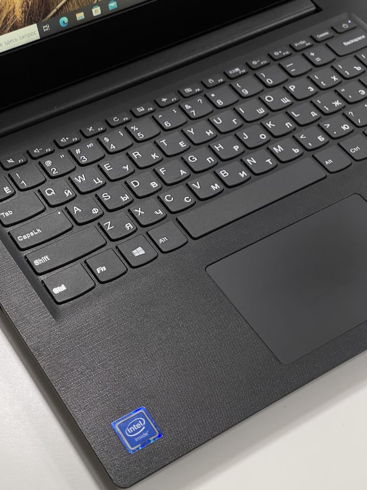 Продается ноутбук Lenovo V14
